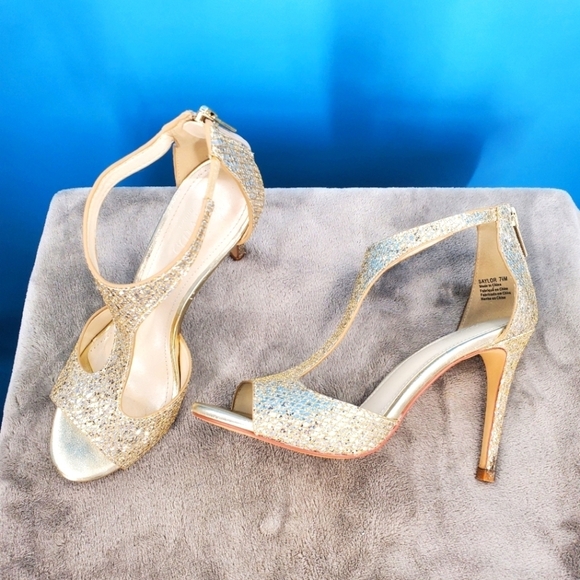 David's Bridal sparkle t-strap heels 7.5 - Picture 1 of 13